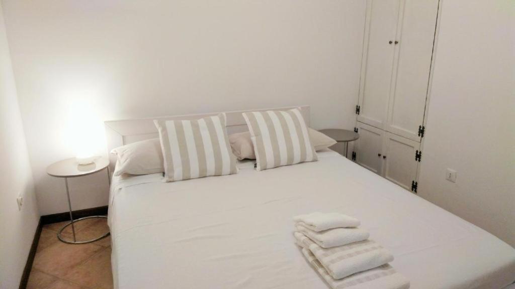 Rooms Livia Trogir Bagian luar foto