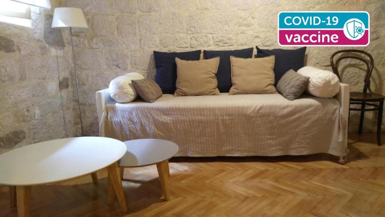 Rooms Livia Trogir Bagian luar foto
