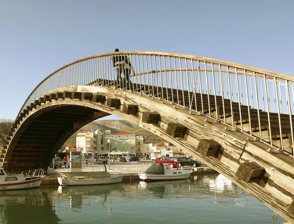 Rooms Livia Trogir Bagian luar foto