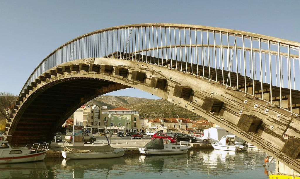 Rooms Livia Trogir Bagian luar foto