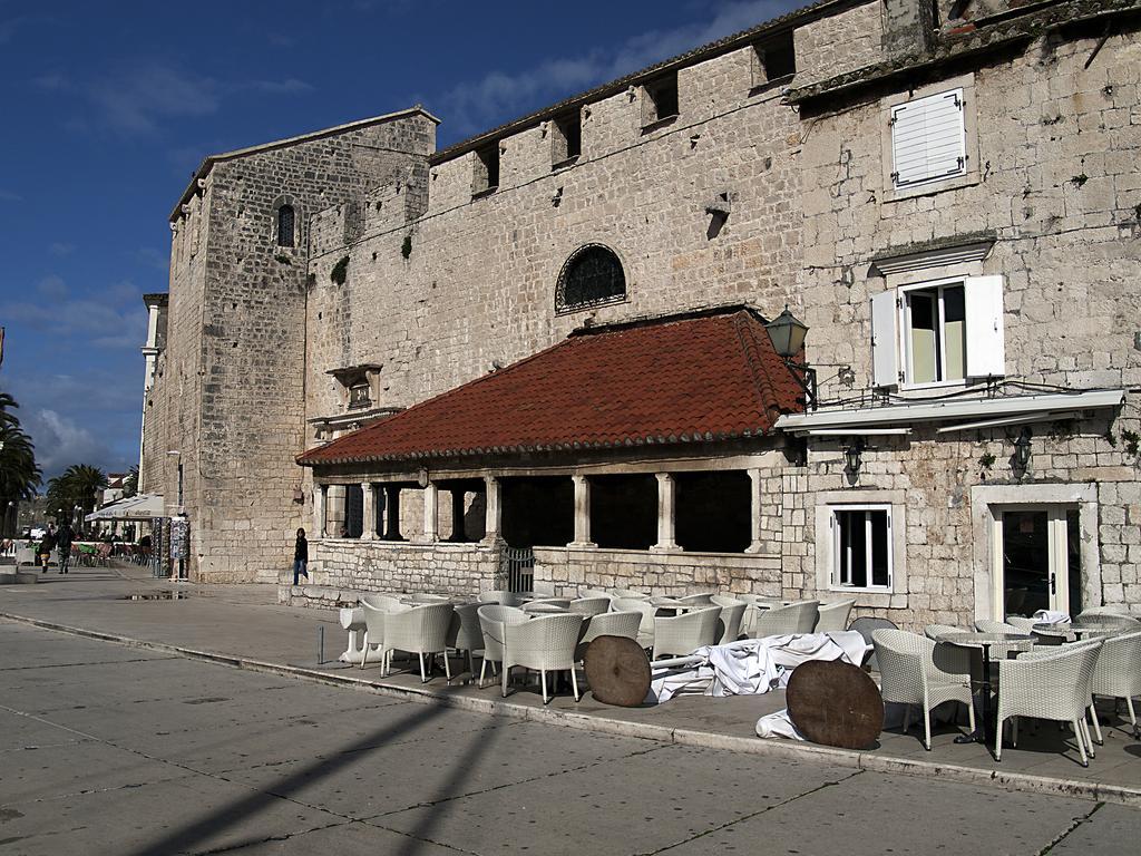 Rooms Livia Trogir Bagian luar foto