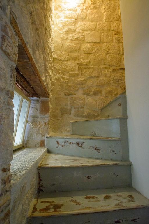 Rooms Livia Trogir Bagian luar foto