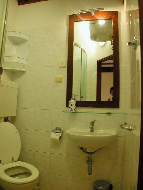Rooms Livia Trogir Bagian luar foto