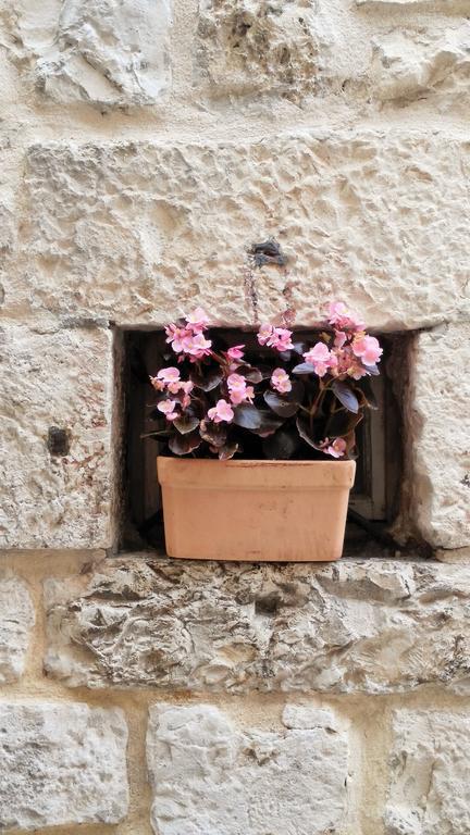 Rooms Livia Trogir Bagian luar foto