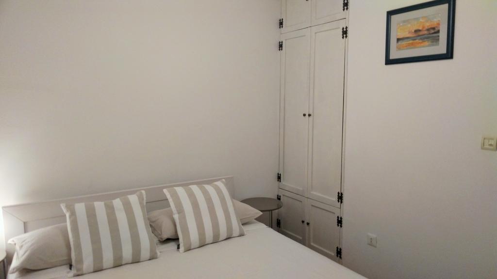 Rooms Livia Trogir Bagian luar foto